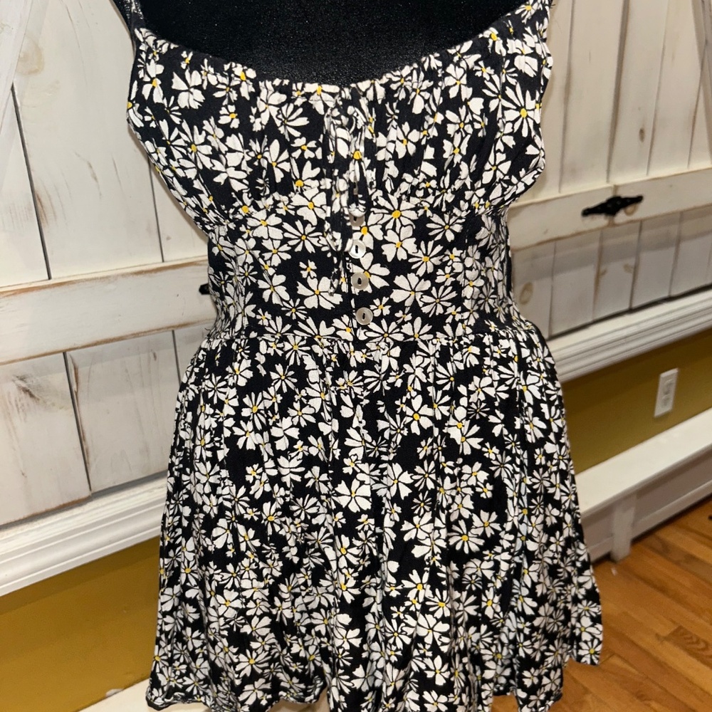 Urban Outfitters Women’s Black Daisy Floral Tate Tie Front Smocked Romper